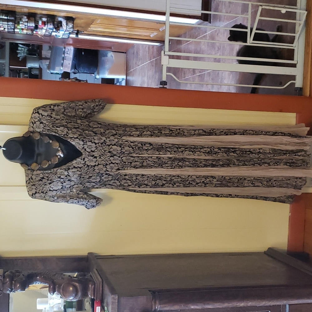 Maxi Dress by Nostalgia. - Picture 2 of 9